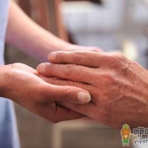 缺乏维生素B 老人手脚易麻木