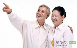 拥抱带给老人的神奇力量