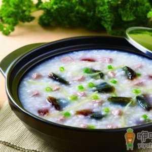 皮蛋瘦肉粥虽好吃 老人吃多危害大