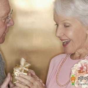 老人做哪些动作防中风