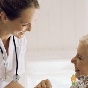 冬季老人防鼻炎可晨起冷水搓鼻