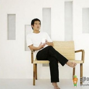 男人跷二郎腿的3大危害