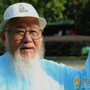 老人锻炼 暮练更比晨练好