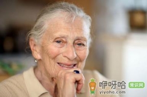 老人食用钙越多越易得眼部黄斑病