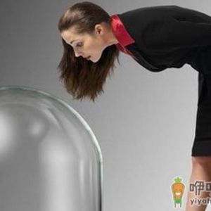 白领休息时的“全身运动”