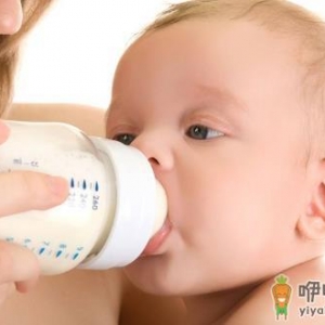 小宝宝吃奶不专心 给宝宝换个安静的环境来改变
