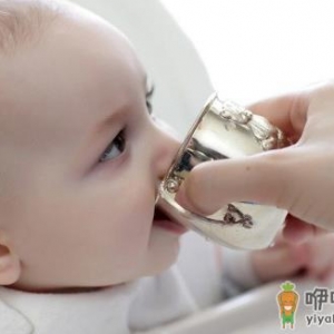 有这些信号 说明宝宝需要喝水了
