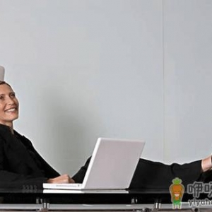 午休趴着睡 趴桌睡易患上7种疾病