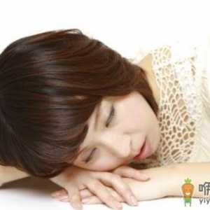 午睡趴桌睡会引来哪些疾病