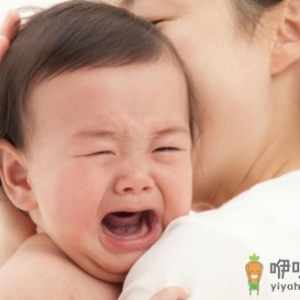 搂抱可传递父母的情感和支持 能让宝宝感到更加安宁