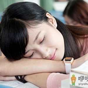 白领午睡 呵护颈椎健康
