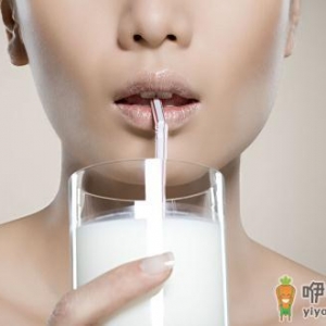 睡前喝牛奶的好处-睡前喝牛奶要注意什么？