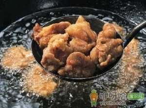 食用煎炸食物害怕致癌物，炒完菜应马上刷锅