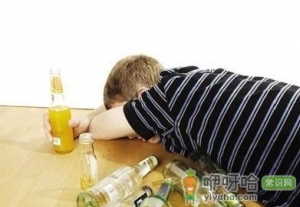 酒后胃难受吃什么好？酒喝多了胃难受怎么办