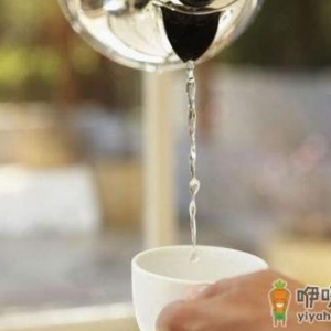 喝一个月白开水全身受益