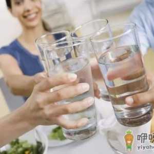 喝水也讲究多多 每天七杯水养生排毒又养生
