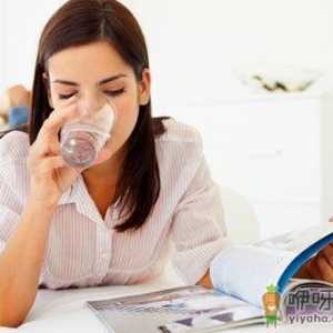 喝温开水好处：养胃、清洁口腔、刷牙保护牙龈