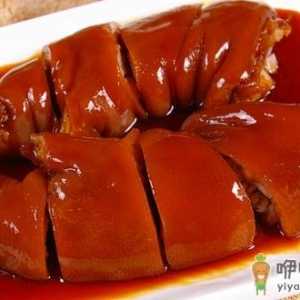 冬天吃猪蹄保健进补 应少放盐不放味精