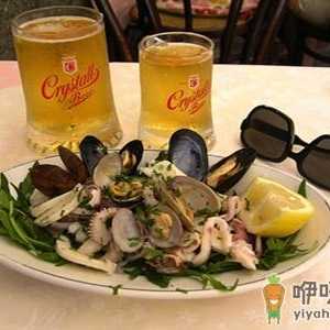 海鲜配啤酒易诱发痛风