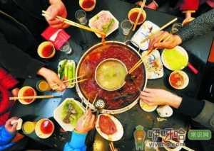 吃火锅注意事项：尽量不要选择海鲜口味酱料