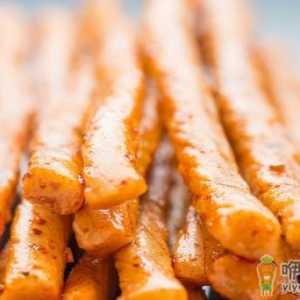 吃辣条易致消化不良甚至致癌 除了辣条这些零食也要少吃