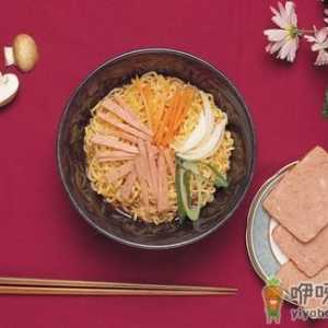 方便面+火腿肠=高血压？ 到底方便面怎么吃好