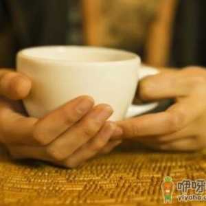 长期用不沾满茶垢的杯子可致癌-饮茶禁忌