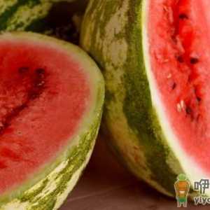 切开西瓜用保鲜膜盖住细菌多 吃冰镇西瓜易腹泻腹痛