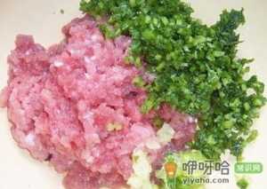 拌肉馅加点土豆沫 吸汤汁留营养