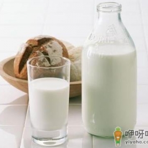 如何快速鉴别掺假牛奶？鉴别牛奶掺假的方法