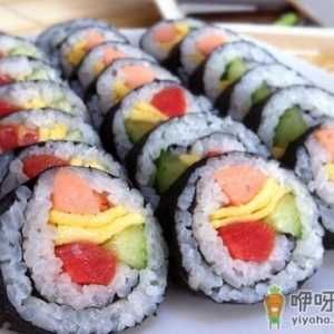 饭点时间到！韩国紫菜包饭的做法