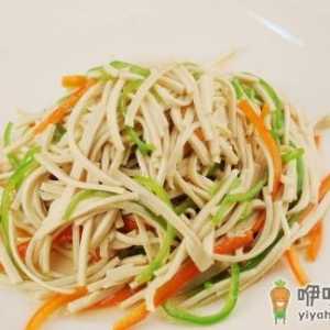 凉拌菜里加点坚果更美味