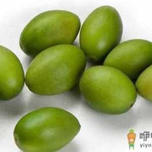 嗓子疼痛喝鲜橄榄泡水