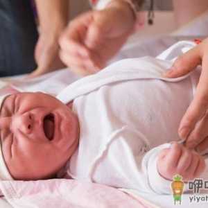 向护士学习如何护理新生宝宝