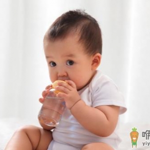宝宝不爱喝水怎么办 宝宝不宜一次性大量喝水