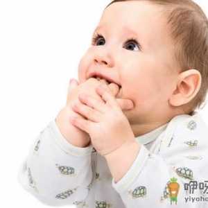 新生儿握拳有危害吗？如何打开婴儿拳头？