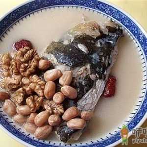 孕妈妈要补充蛋白质？花生鱼头汤怎么做？