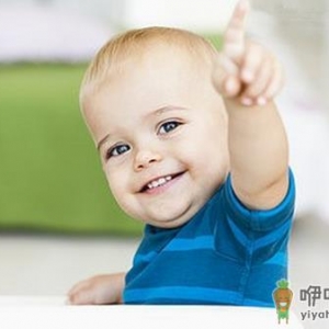 如何给宝宝更换尿布？
