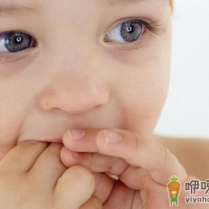 宝宝老是吃手指是病么？该如何治疗？