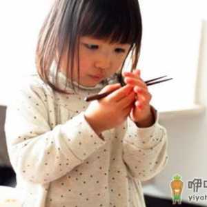 孩子应该几岁开始学习使用筷子