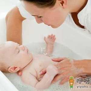 新生儿多久洗一次澡？新生儿洗澡的时间及注意