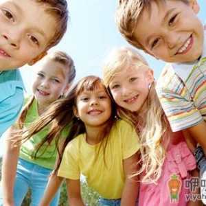 为啥孩子新换的门牙特别大？