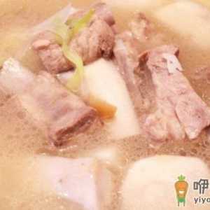 补钙误区 大量喝骨头汤反致钙流失