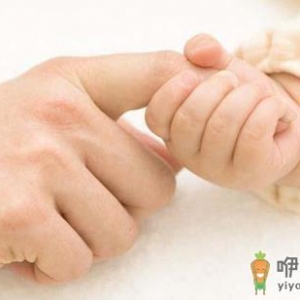 如何给宝宝做脸部清洁