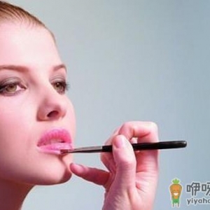 咬唇妆怎么化 一只渐变唇膏轻松搞定