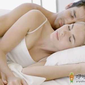 戴胸罩趴着睡 女性6个入睡习惯伤身