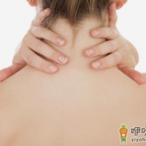 消除颈纹有妙招 日常按摩颈部补充适量的维生素