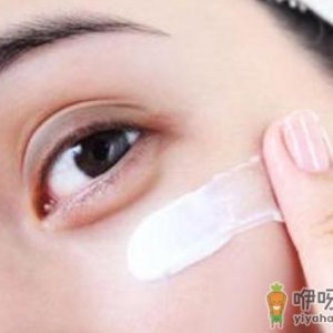 不使用防晒乳会导致熊猫眼