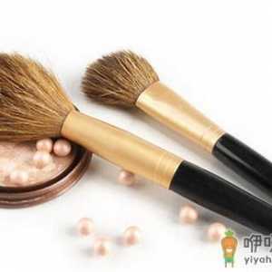 彩妆达人必不可少的六把化妆刷