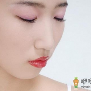 圆脸该怎么打腮红让脸变小
